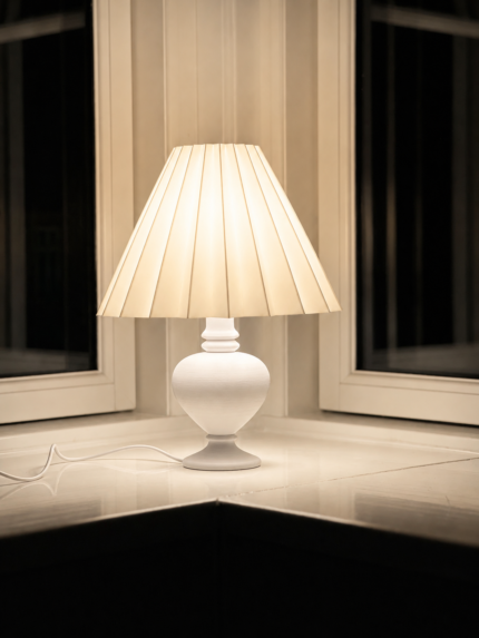Modern Pleated Table Lamp – Decorative LED Bedside Lamp for Bedroom, Living Room & Home Décor